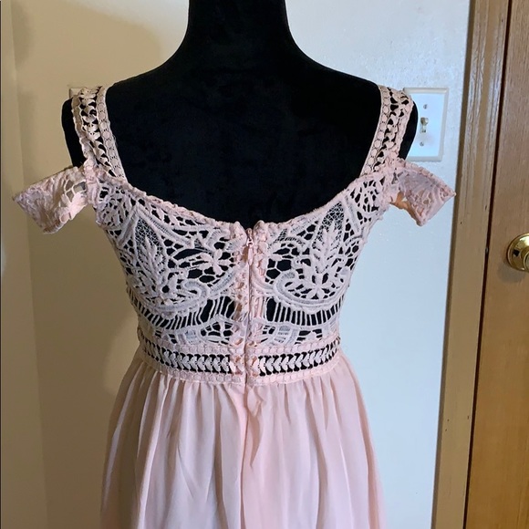 Pale Pink bridesmaid dress. - Picture 4 of 7